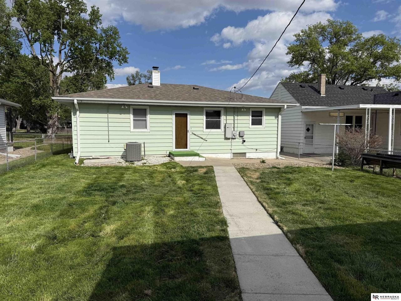 2304 Jackson St - Photo 2 of 19