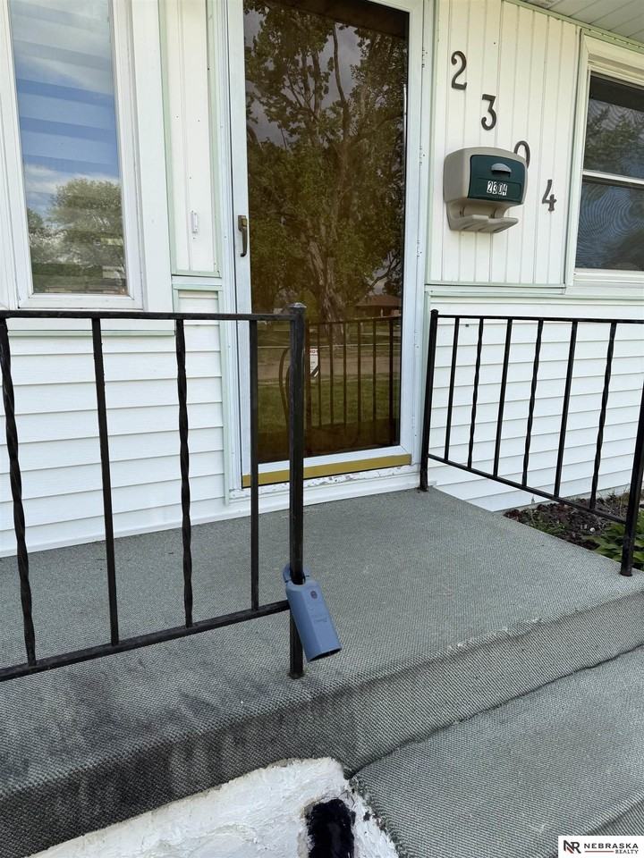 2304 Jackson St - Photo 3 of 19