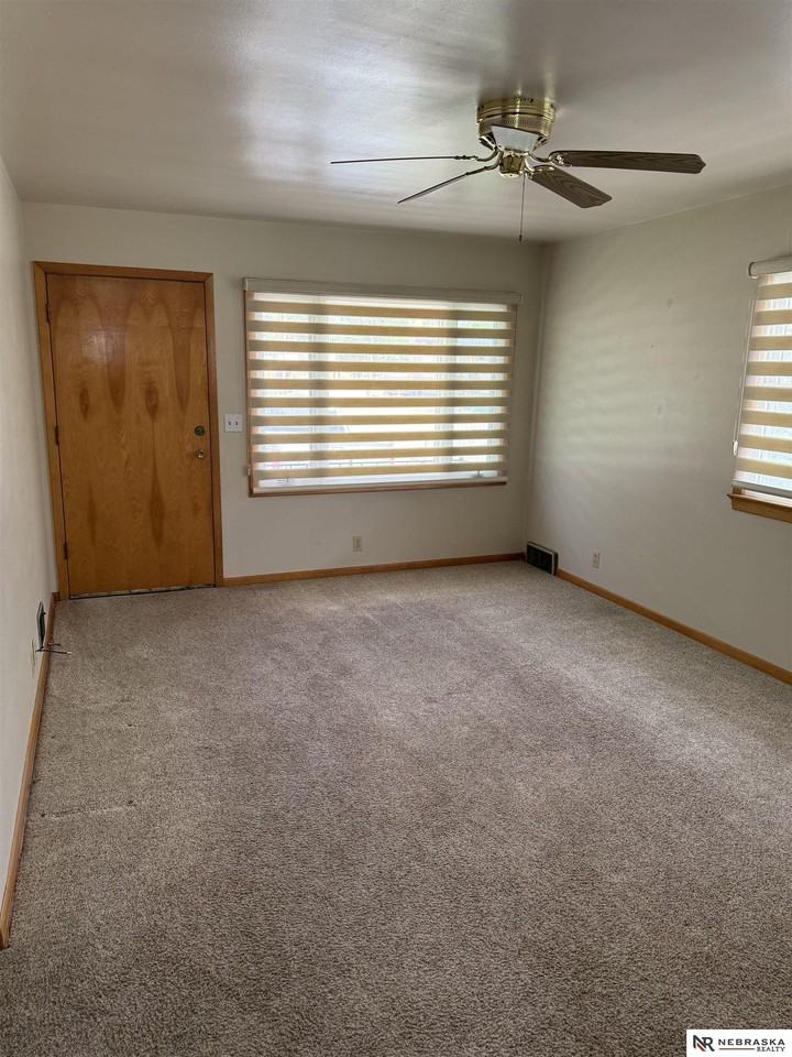 2304 Jackson St - Photo 5 of 19