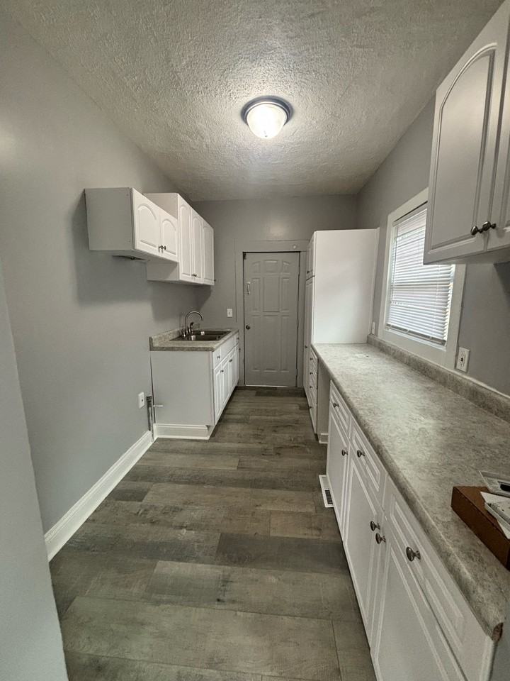 728 N Winnebago St #1 - Photo 3 of 8