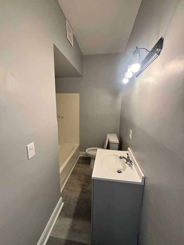 728 N Winnebago St #1 - Photo 4 of 8
