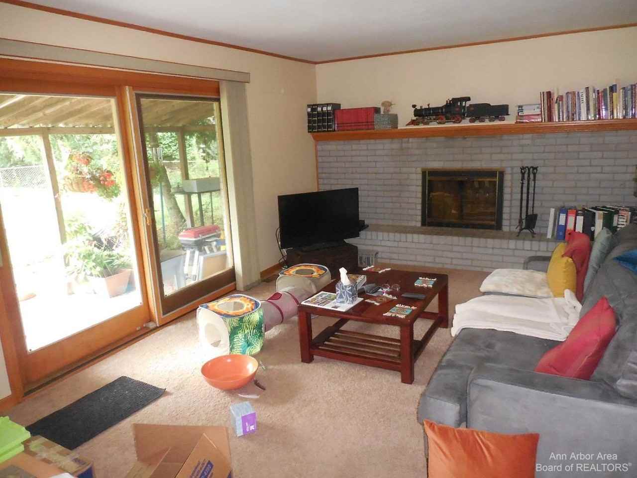 3253 Lockridge Dr - Photo 6 of 16