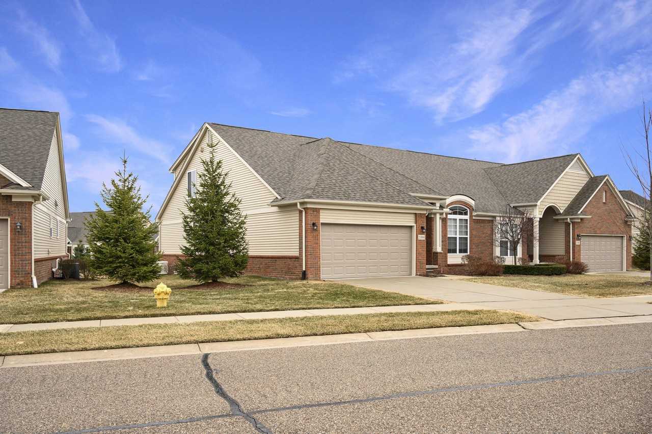 21868 Kensett Dr - Photo 3 of 37