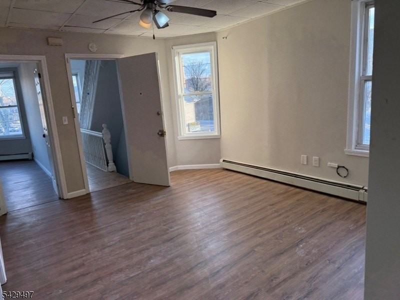 85 Holsman St - Photo 3 of 20