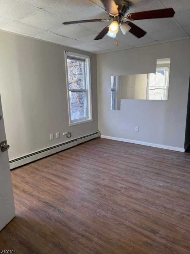 85 Holsman St - Photo 5 of 20