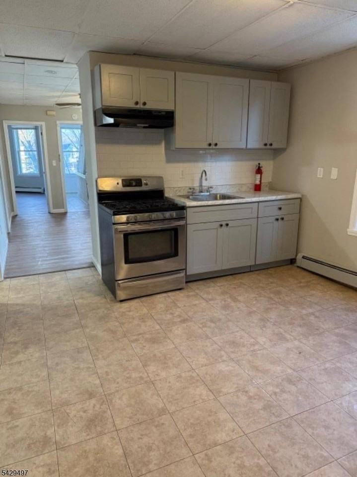 85 Holsman St - Photo 6 of 20