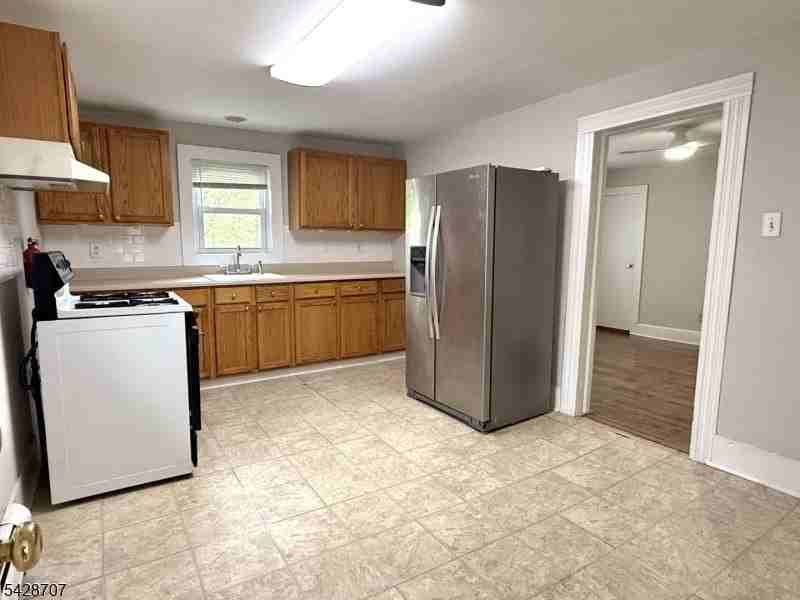 3 Decker Ave #5 - Photo 6 of 14