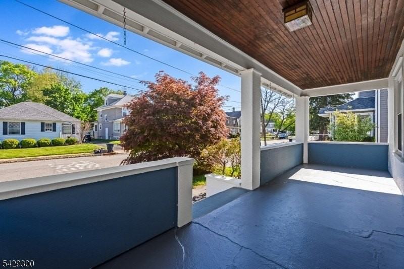 40 Franklin Pl - Photo 3 of 25