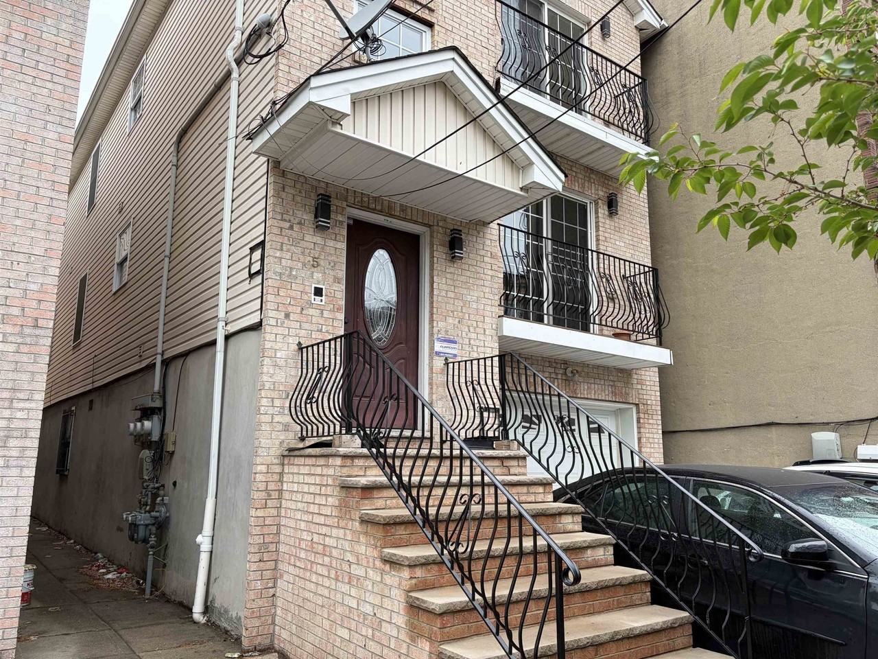 5 Skillman Ave #2FL