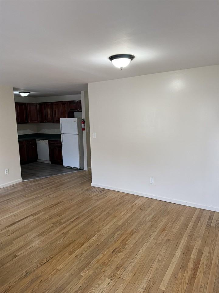 189 Myrtle Ave #1 - Photo 4 of 17
