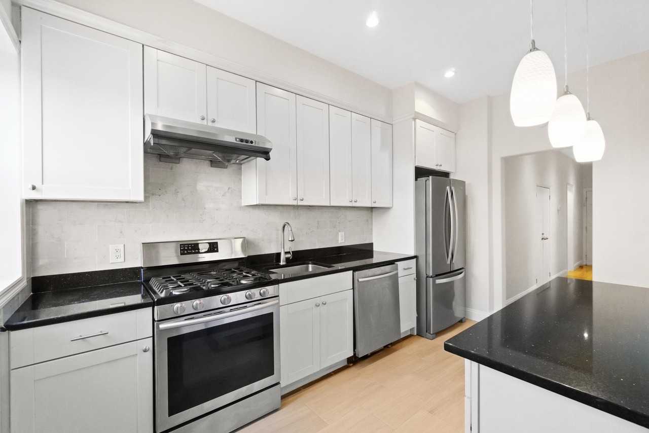 580 Gregory Ave #1 - Photo 5 of 24