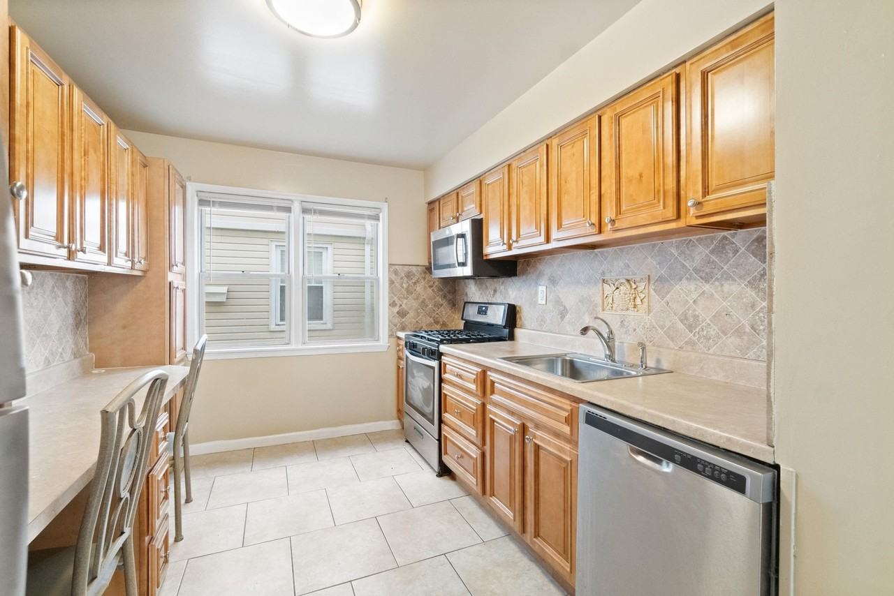 36 Crossgate Rd #1 - Photo 3 of 20