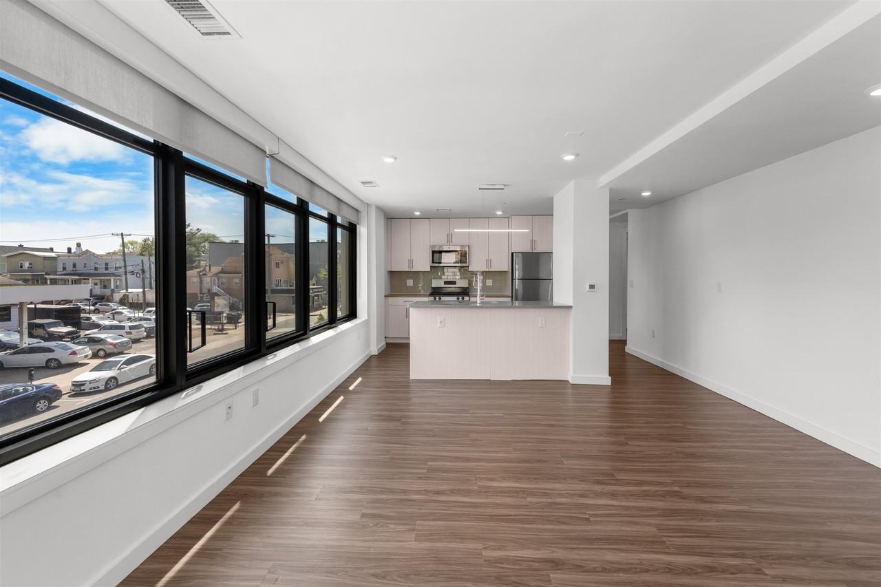 957 Broadway #201