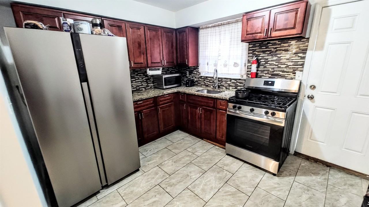 8 Van Nostrand Ave - Photo 3 of 9