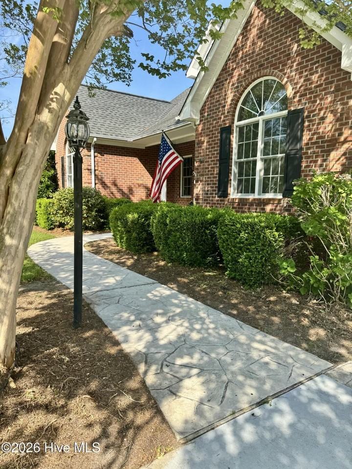 513 Alexis Dr - Photo 3 of 33