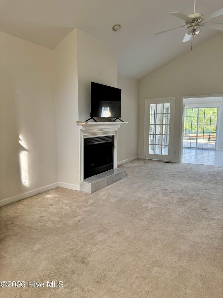513 Alexis Dr - Photo 5 of 33