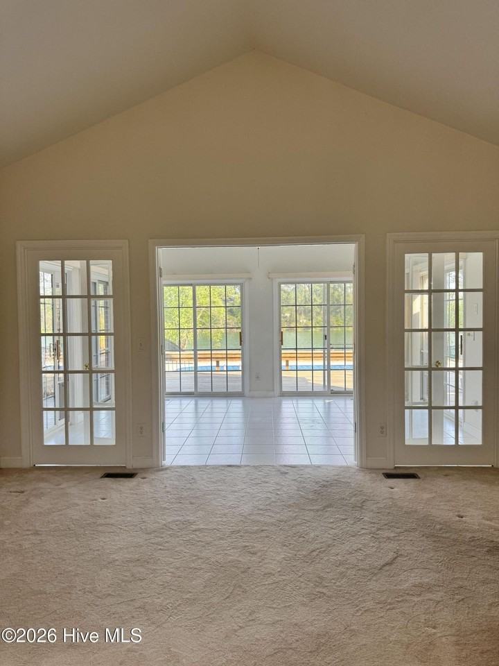 513 Alexis Dr - Photo 6 of 33