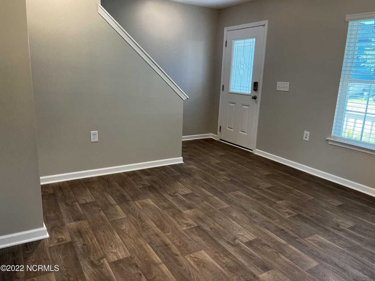 413 Frida Rd - Photo 4 of 16