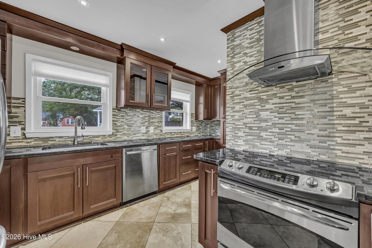 917 Wordsworth Dr - Photo 6 of 20