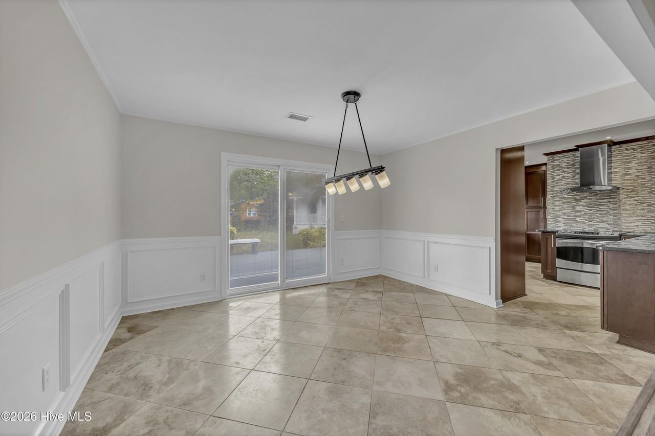917 Wordsworth Dr - Photo 7 of 20