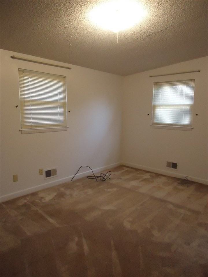 900 Vernon Dr - Photo 4 of 21