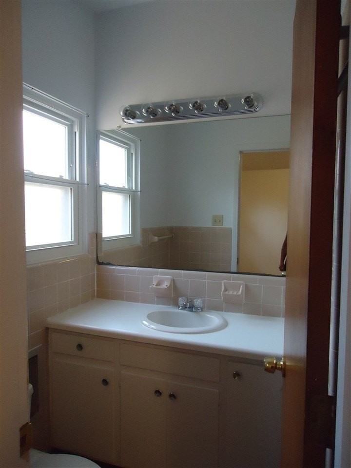 900 Vernon Dr - Photo 5 of 21