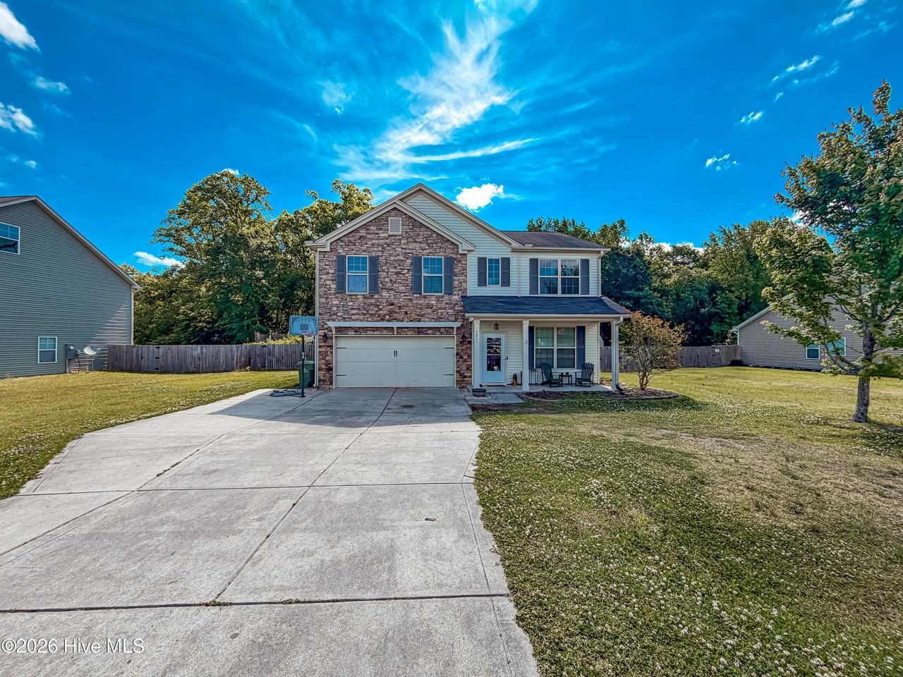 521 Shelmore Ln - Photo 2 of 5
