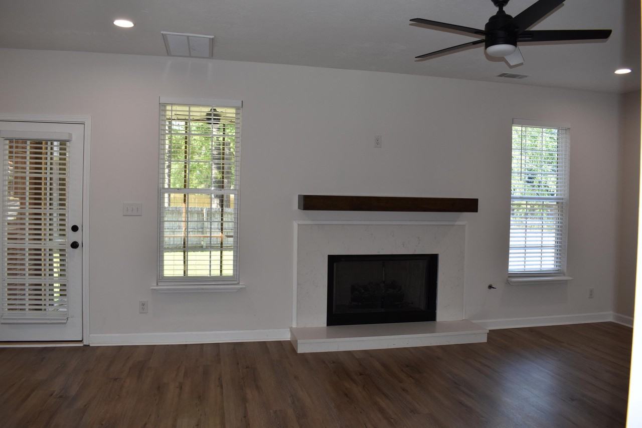 201 Bainbridge Dr - Photo 5 of 30