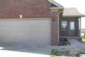featured image of 121 Twin Lakes Dr