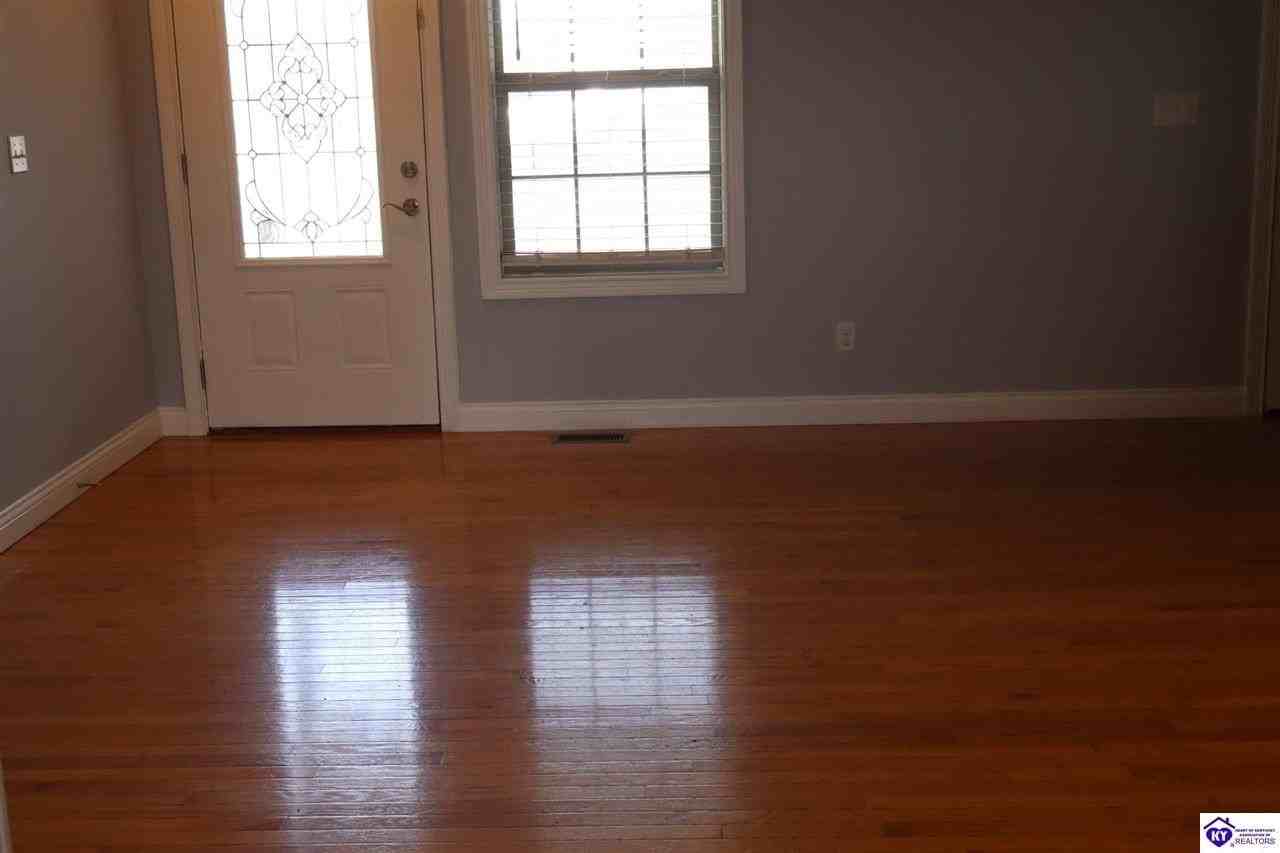 121 Twin Lakes Dr - Photo 2 of 15