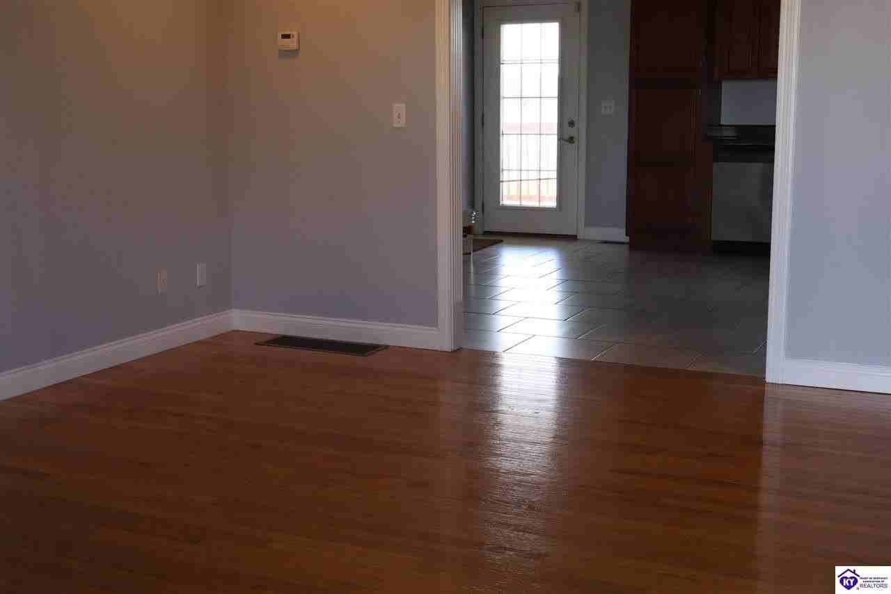 121 Twin Lakes Dr - Photo 3 of 15