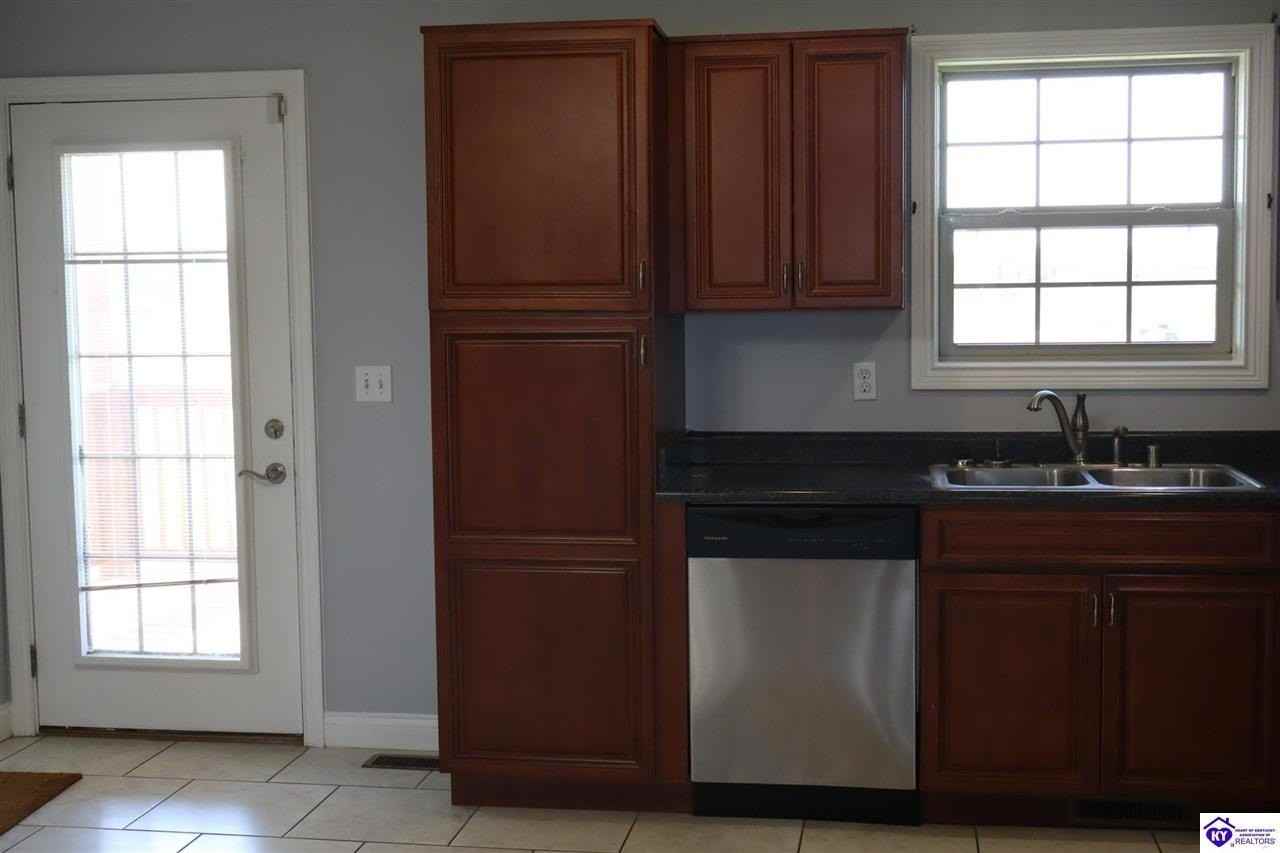 121 Twin Lakes Dr - Photo 5 of 15