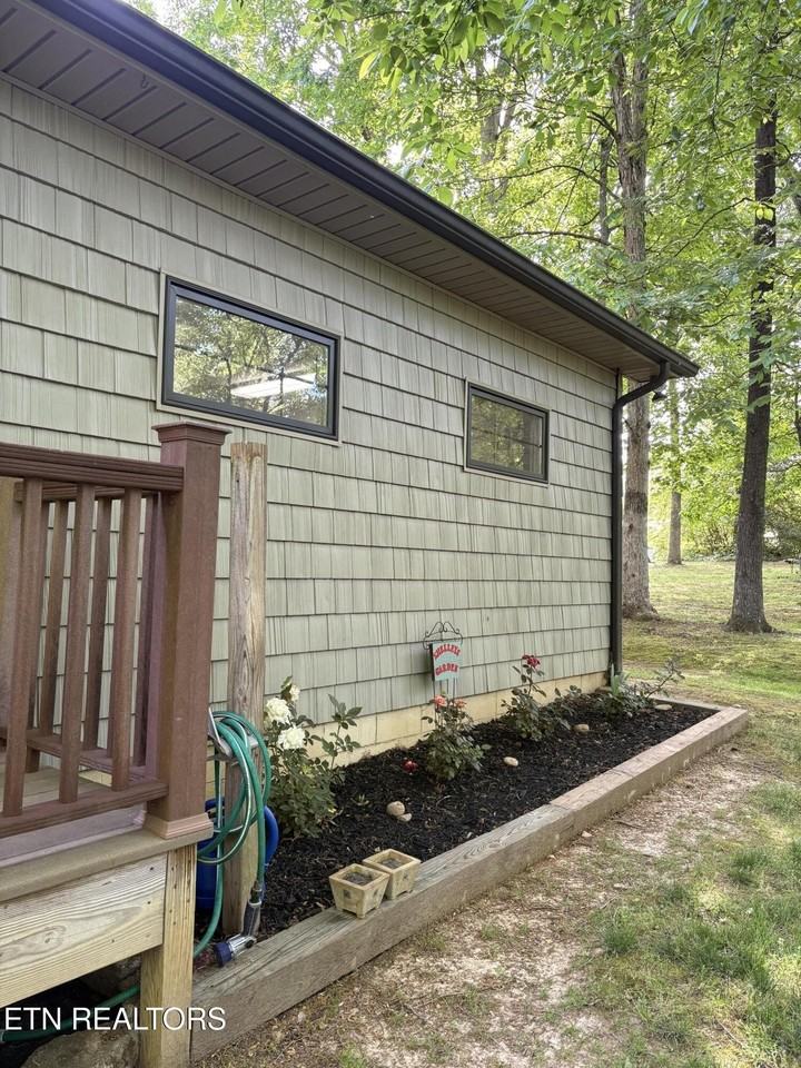 162 Bayside Dr - Photo 4 of 33