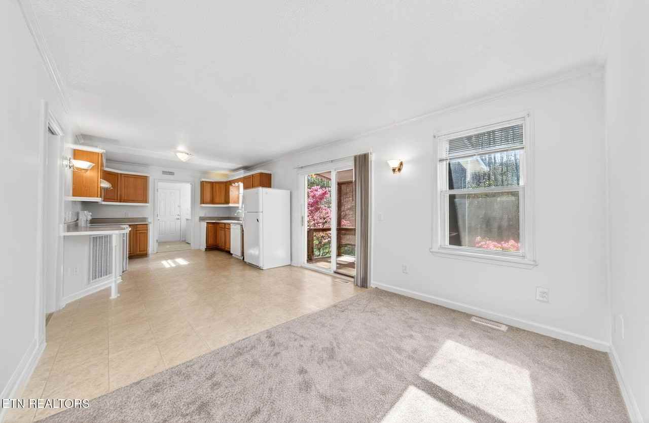 4067 Blaylock Rd - Photo 6 of 17