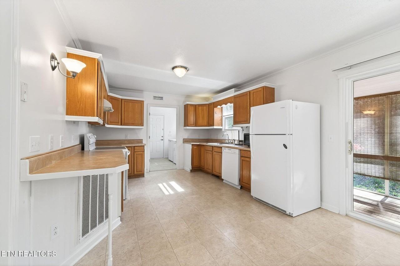 4067 Blaylock Rd - Photo 7 of 17