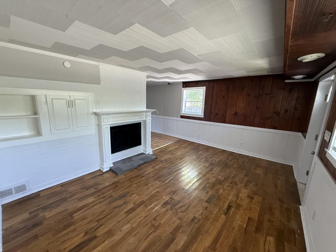 2360 Liberty Rd - Photo 2 of 17