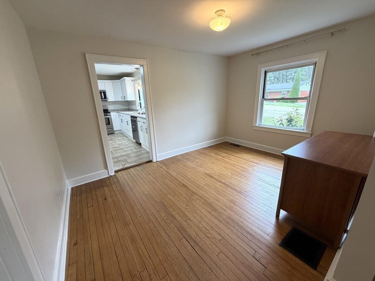114 Beck St - Photo 3 of 14