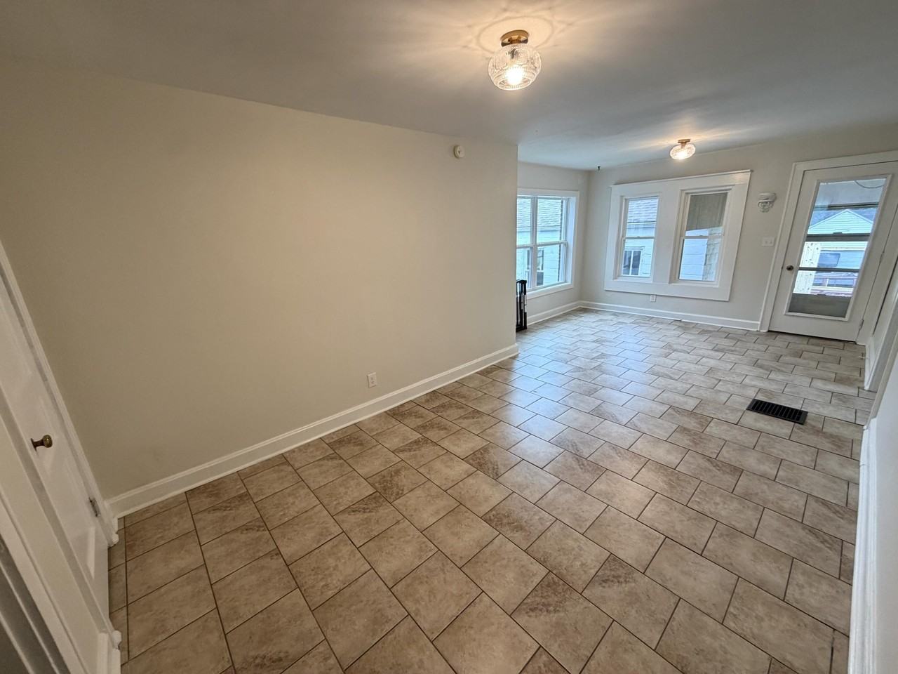 114 Beck St - Photo 5 of 14