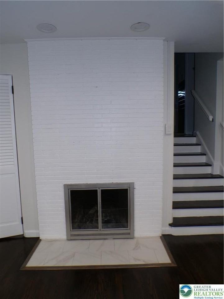 2440 W Livingston St - Photo 4 of 37