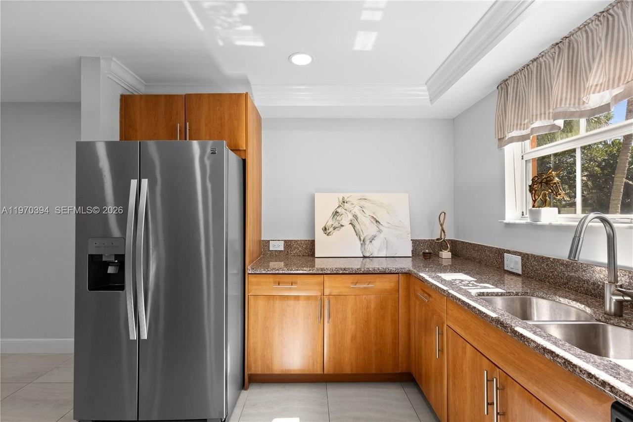 621 Ne 8th Ave #1A - Photo 5 of 50