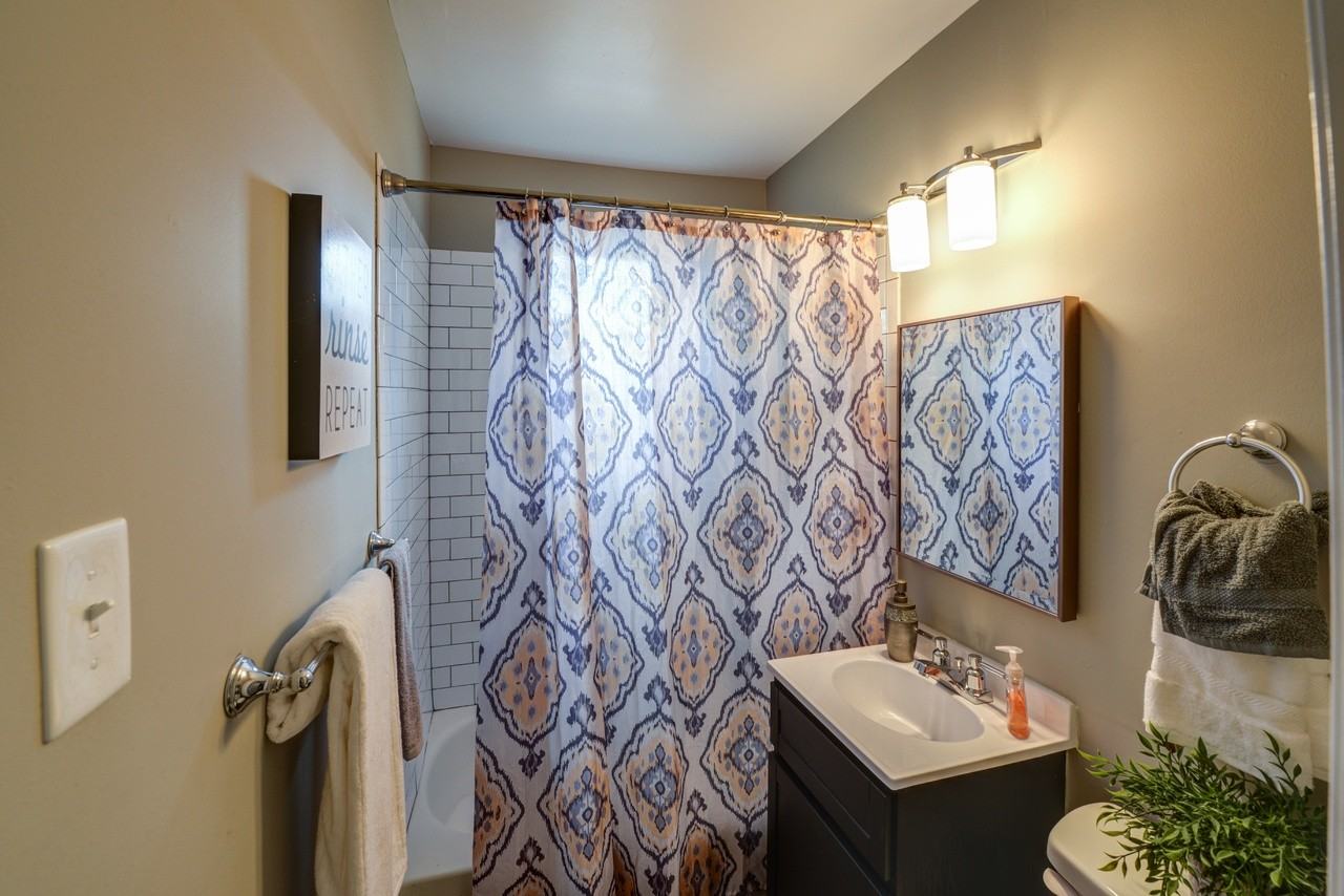1837 Grayland Ave #B - Photo 4 of 39