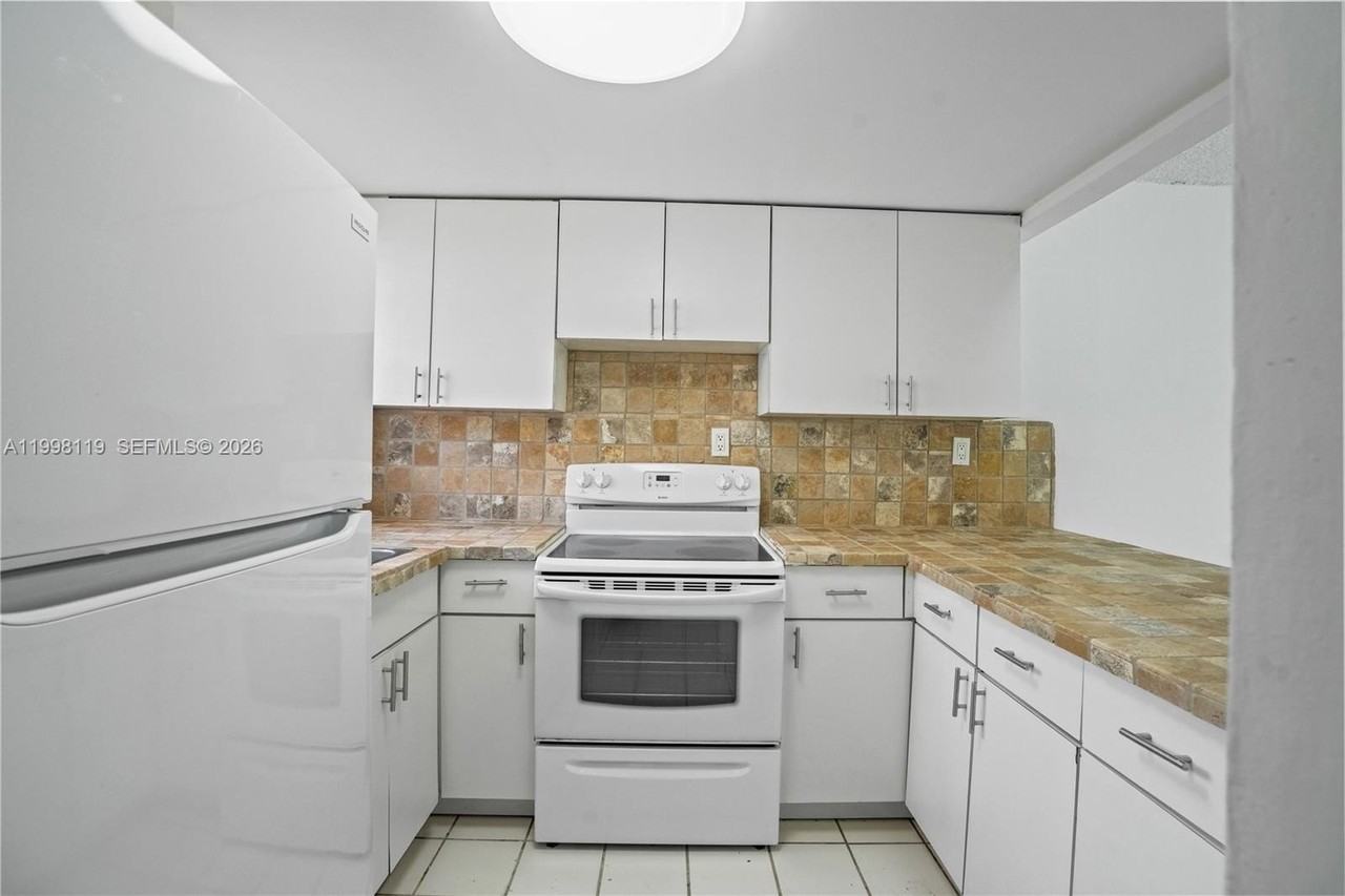 461 Sw 7th St #5 - Photo 6 of 17