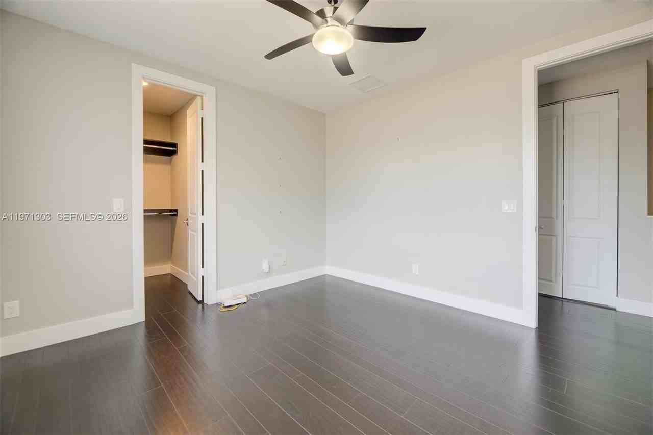 619 Southwest 17th Street - Photo 2 of 23