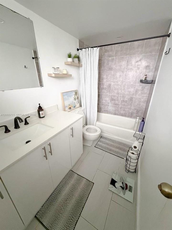 2921 Nw 68th Ter #1 - Photo 5 of 10
