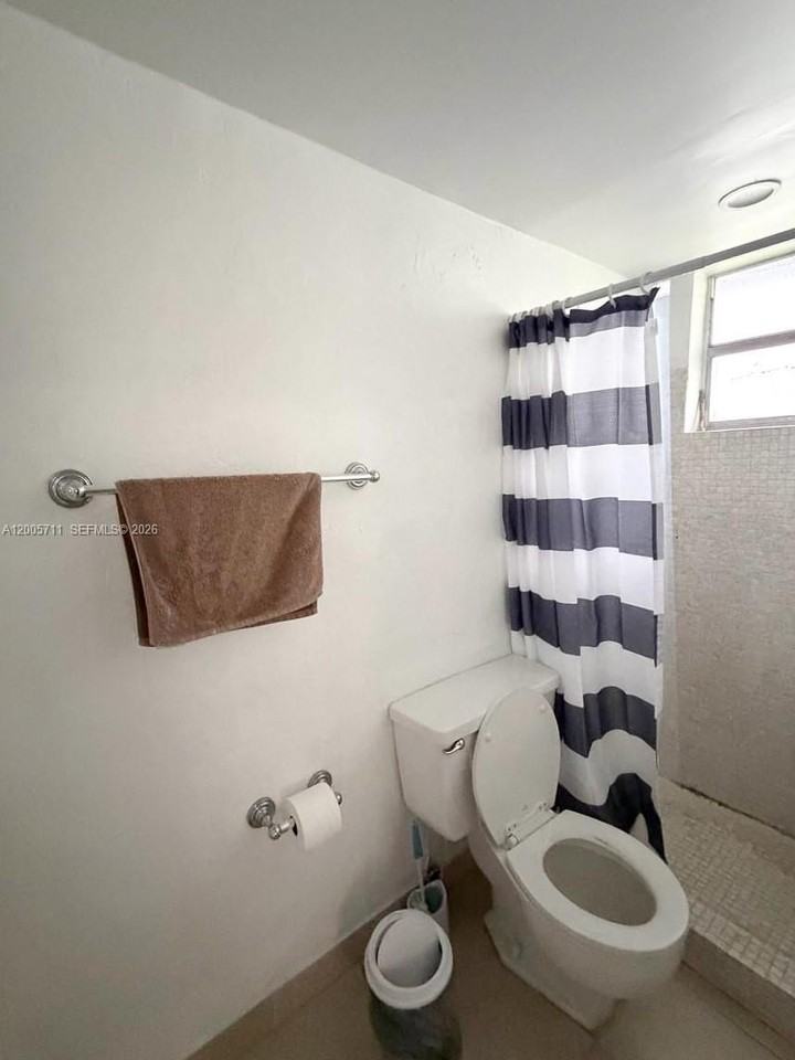 2921 Nw 68th Ter #1 - Photo 7 of 10