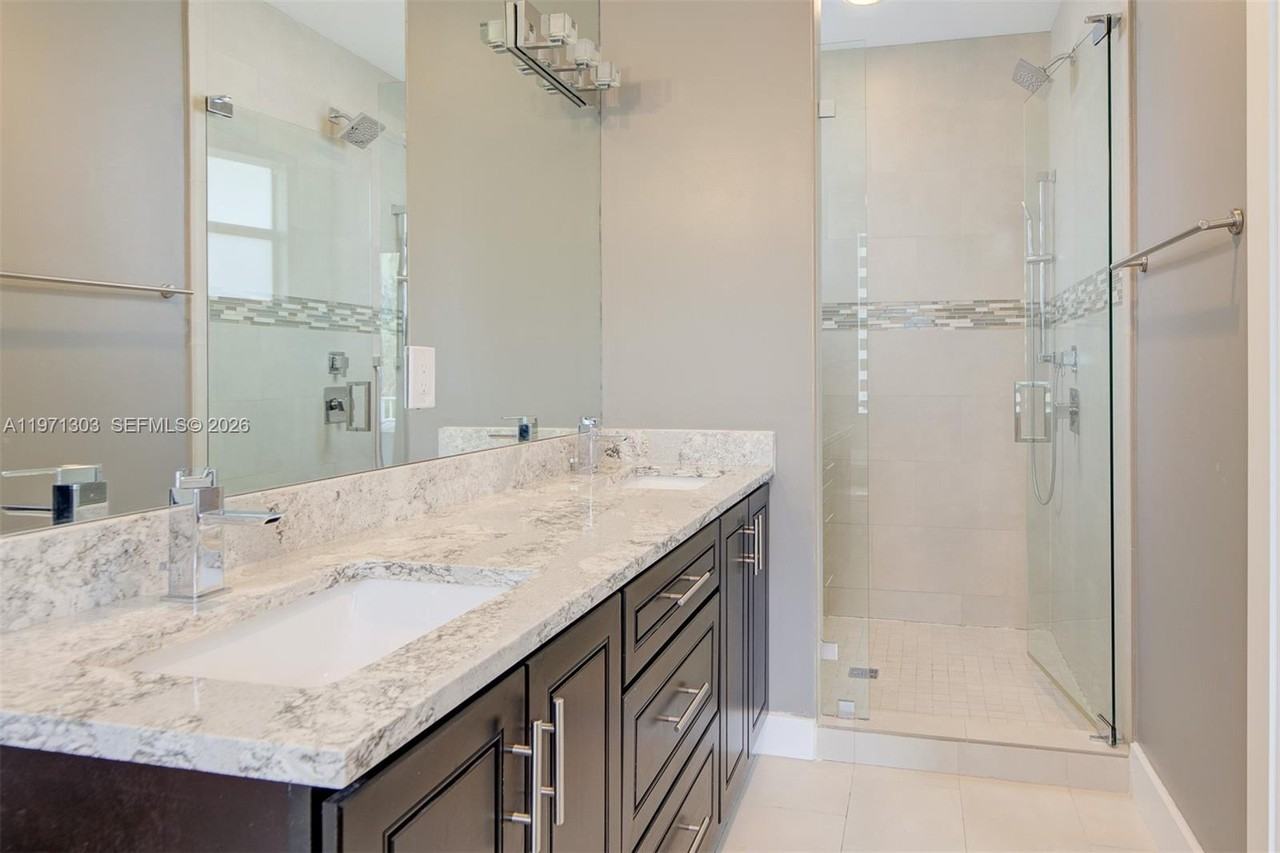 619 Southwest 17th Street - Photo 5 of 23