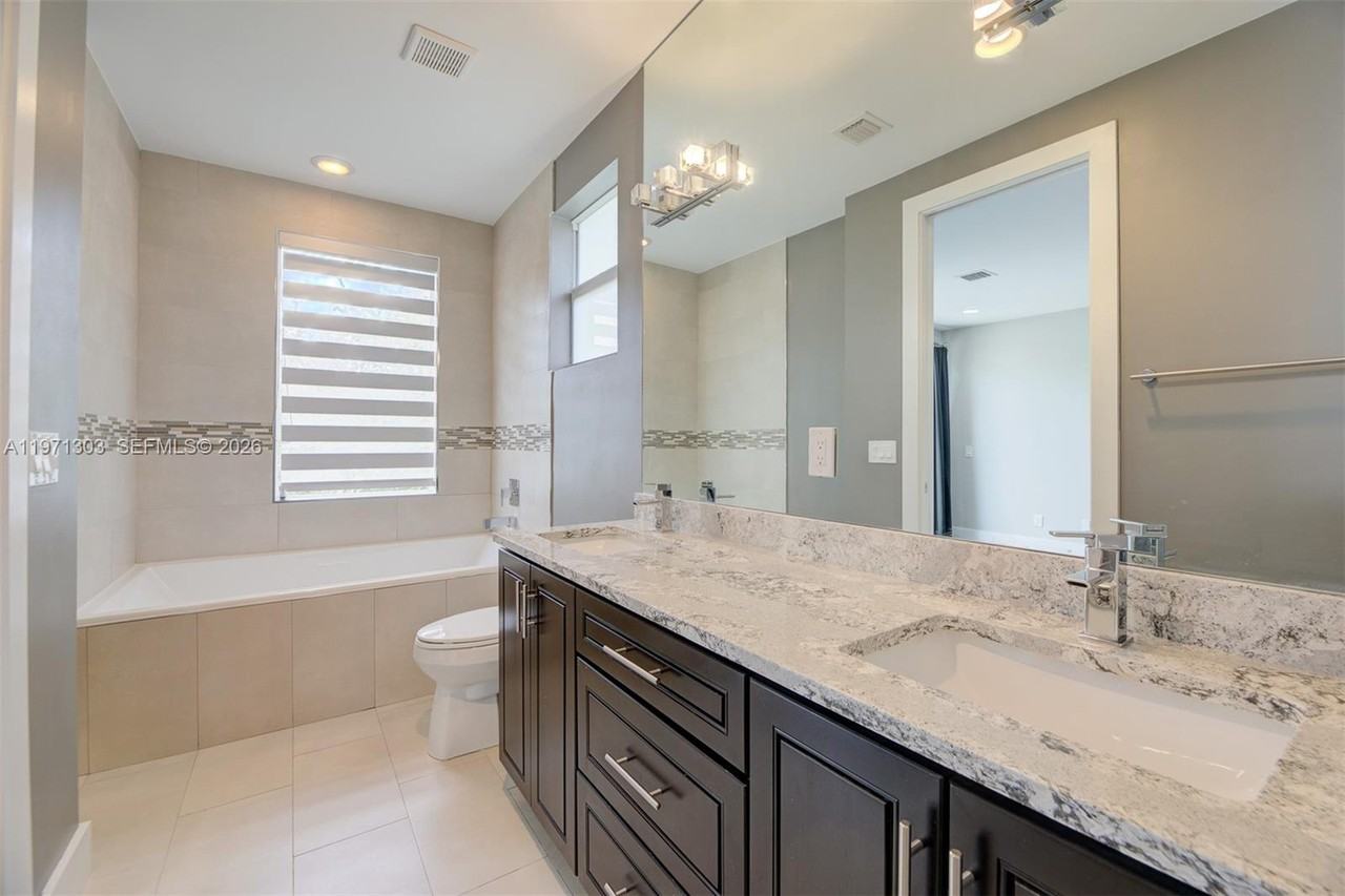 619 Southwest 17th Street - Photo 6 of 23