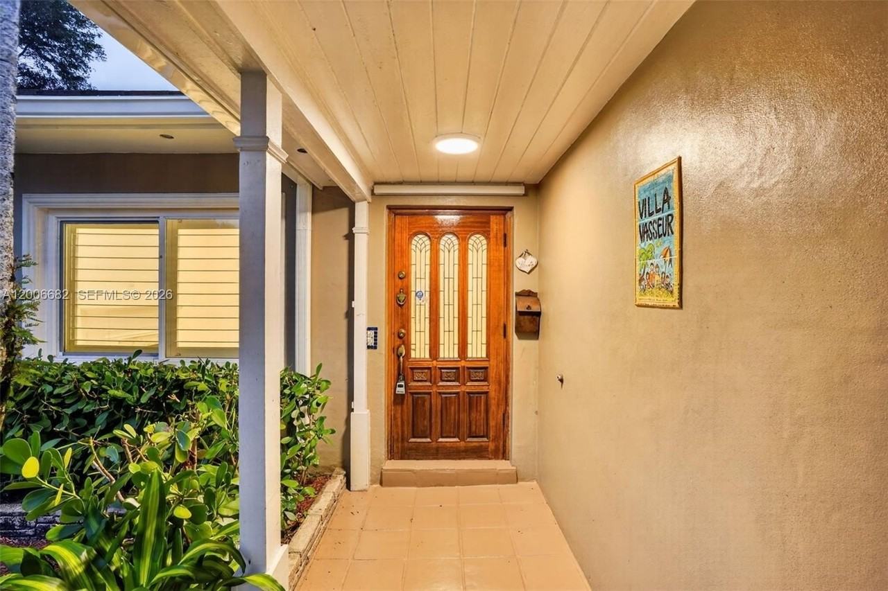 1435 Blue Rd - Photo 4 of 32