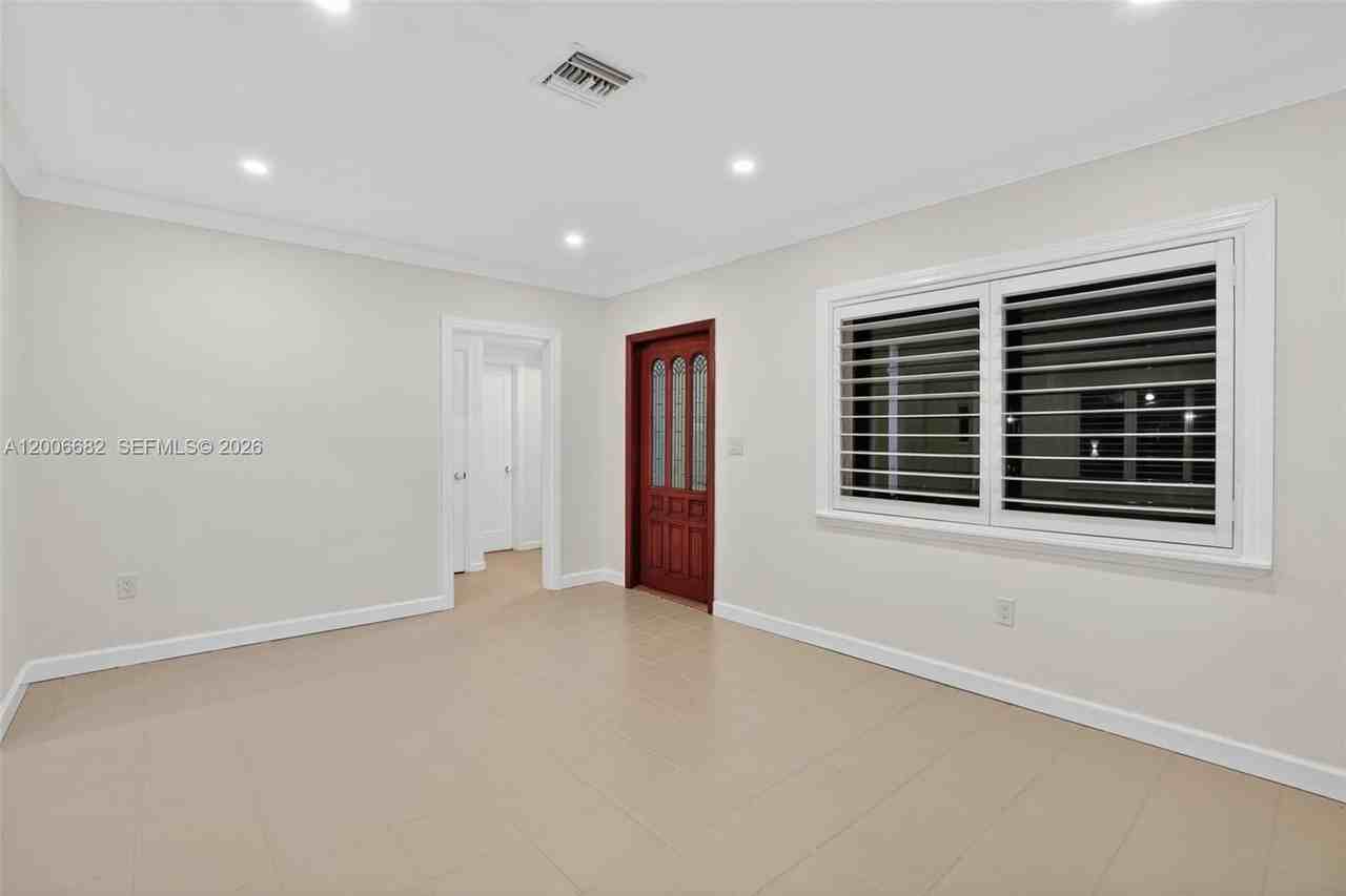 1435 Blue Rd - Photo 6 of 32