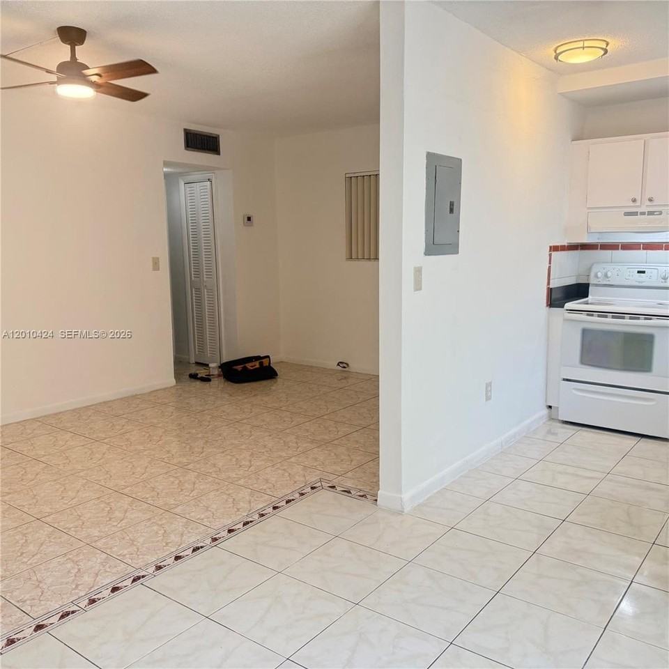1735 Ne 164th St #A202 - Photo 5 of 8